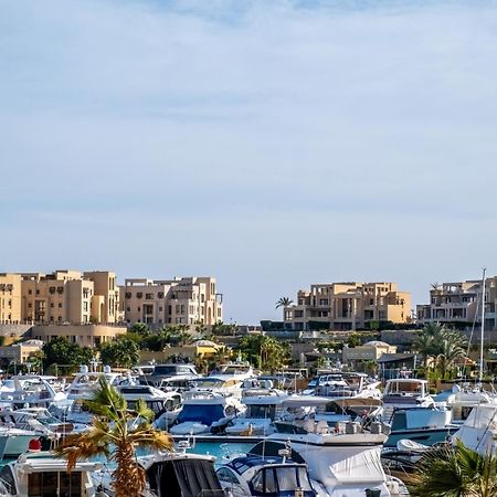 2 Bdr Marina Bliss: A Serene Escape With A View Apartment Hurghada Luaran gambar