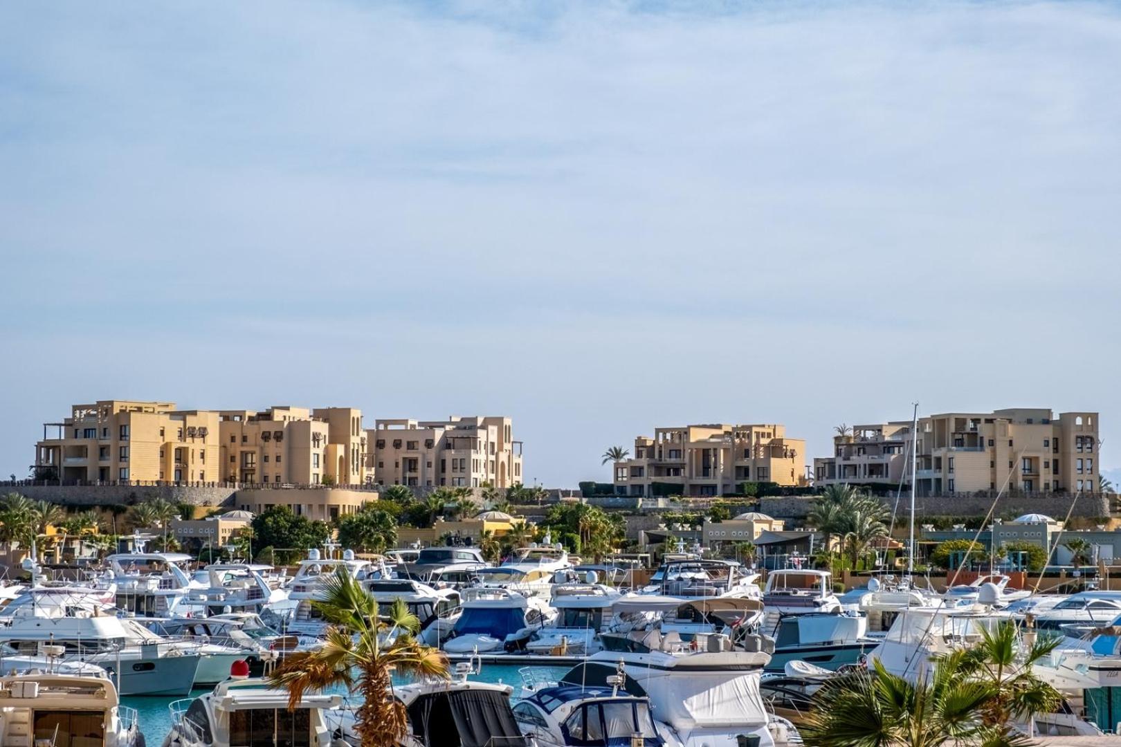 2 Bdr Marina Bliss: A Serene Escape With A View Apartment Hurghada Luaran gambar