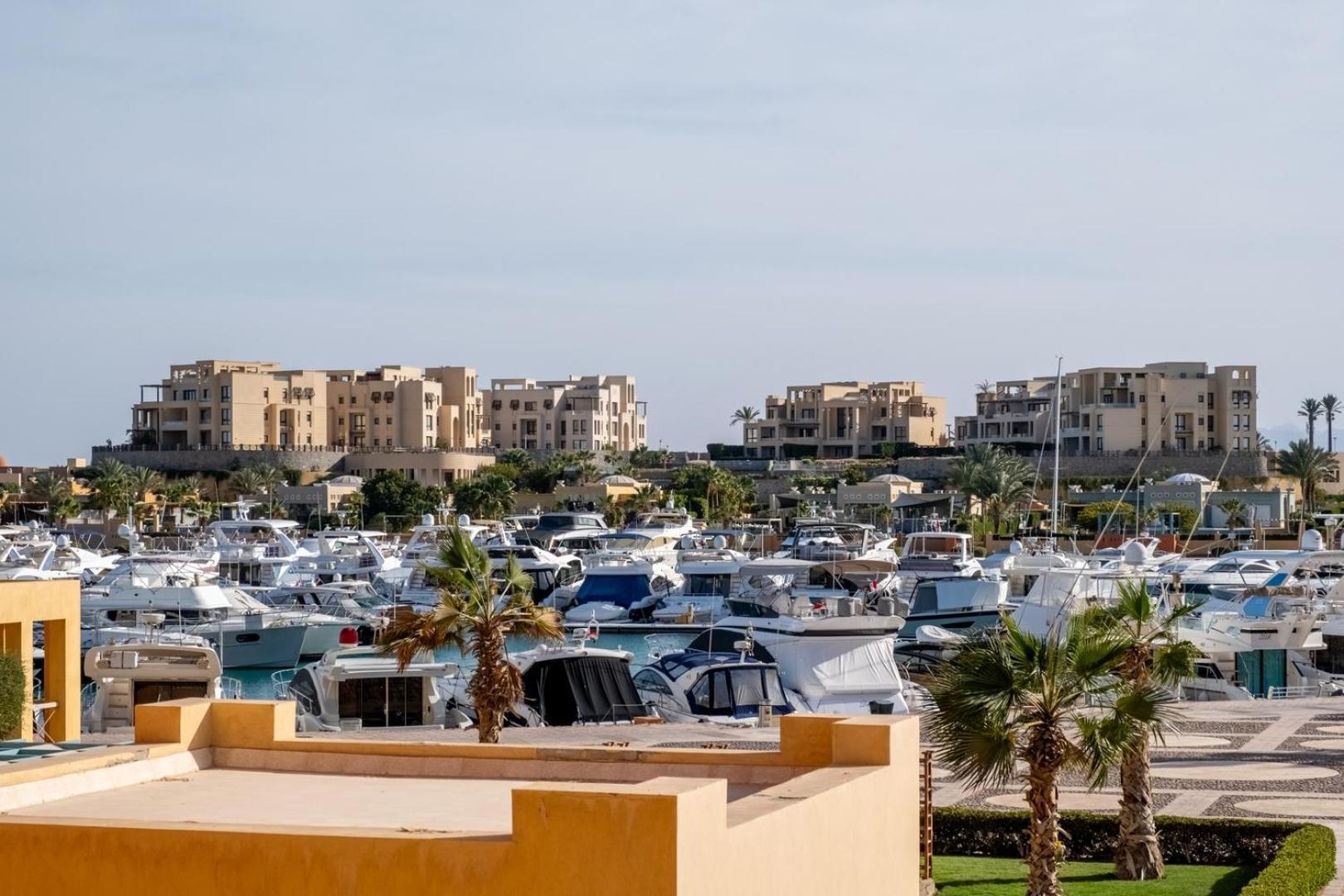 2 Bdr Marina Bliss: A Serene Escape With A View Apartment Hurghada Luaran gambar