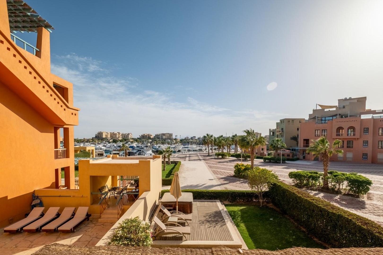 2 Bdr Marina Bliss: A Serene Escape With A View Apartment Hurghada Luaran gambar