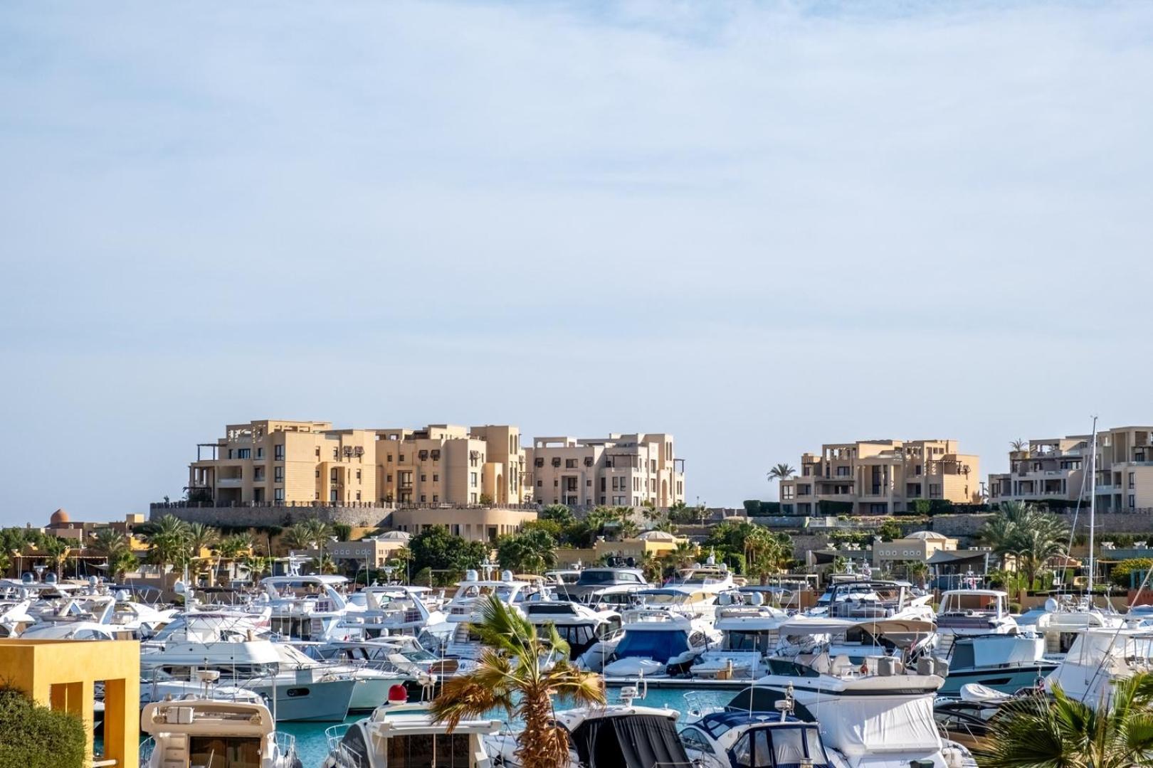 2 Bdr Marina Bliss: A Serene Escape With A View Apartment Hurghada Luaran gambar